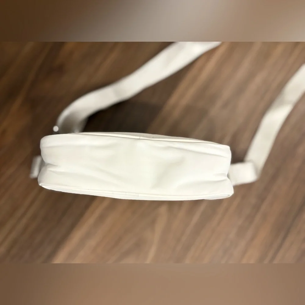 Lululemon Athletica Cream Crossbody Bag 🤍❕ - Picture 3 of 8
